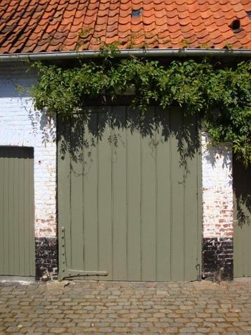 Oude schuurdeur beschikbaar voor biedingen