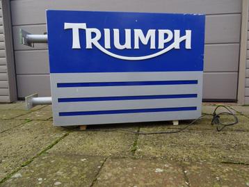 TRIUMPH - oude lichtreclame beschikbaar voor biedingen