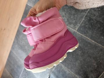 Baby sneeuwlaarsjes 20/21 beschikbaar voor biedingen