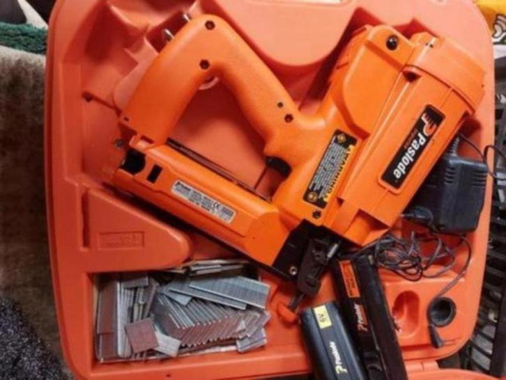 Paslode Im250 is dzelfd al im65f16 schieten dzelfd nagels Pa, Doe-het-zelf en Bouw, IJzerwaren en Bevestigingsmiddelen, Zo goed als nieuw