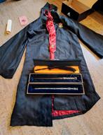 harry potter feestkledij , cape + staf + bril + das, Verzamelen, Harry Potter, Ophalen of Verzenden, Gebruikt