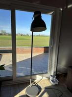 Staande lamp van Ikea in Ledegem, Huis en Inrichting, Lampen | Vloerlampen, Ophalen, Zo goed als nieuw