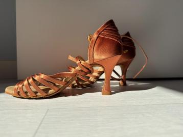 Latin damesdansschoenen beschikbaar voor biedingen
