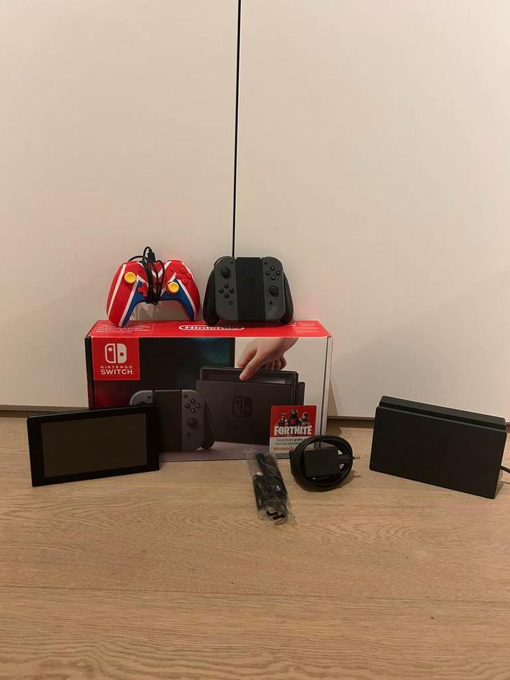Switch, Games en Spelcomputers, Spelcomputers | Nintendo Switch, Zo goed als nieuw, Switch Original, Met 1 controller, Verzenden