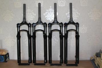 4 nieuwe SR Suntour SF21 XCR32 27.5" voorvorken beschikbaar voor biedingen