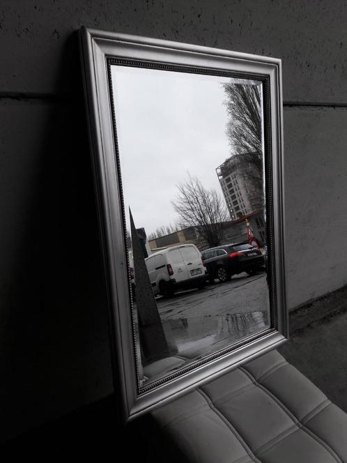 Glazen Spiegel met Luxe Ornament Kader – Zilver 105x74 cm, Huis en Inrichting, Woonaccessoires | Spiegels, Zo goed als nieuw, 50 tot 75 cm