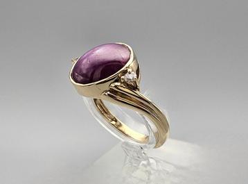 Gouden Vintage ring met ster robijn en diamant. 2024/231.
