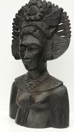 Handgestoken houten vrouwebuste - Indonesië, Enlèvement ou Envoi