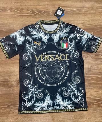 Maillot du foot concept Italie versace. disponible aux enchères