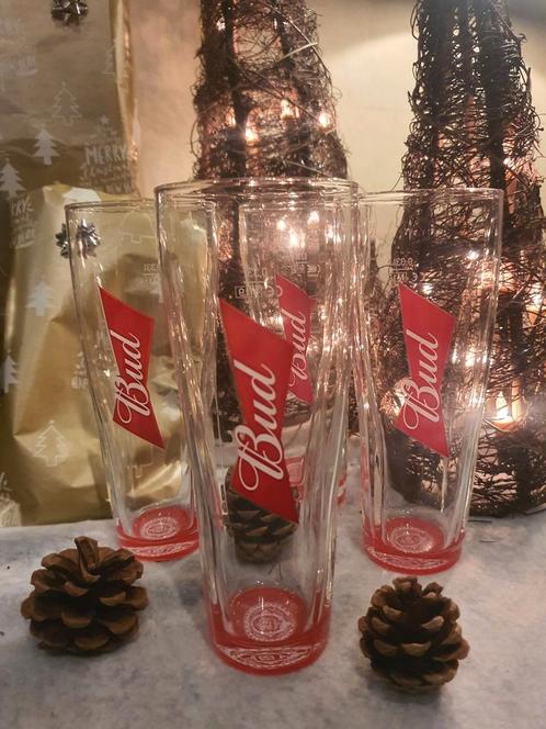 4 Budweiser glazen van 33 cl. Gestempelde glazen bodem!, Verzamelen, Glas en Drinkglazen, Zo goed als nieuw, Ophalen