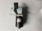 MOTEUR ESSUIE-GLACE AVANT Skoda Fabia II Combi (5J1955113C), Utilisé, Skoda