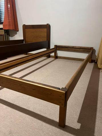 Bedframe voor 1-persoonsbed van 90x200cm beschikbaar voor biedingen