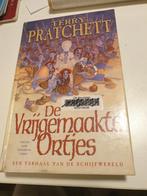 Terry Pratchett - De vrijgemaakte ortjes.  Ex bibliotheek, Boeken, Ophalen of Verzenden, Gelezen, Terry Pratchett