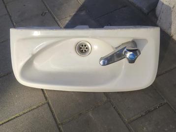 Lave-mains avec robinet beschikbaar voor biedingen
