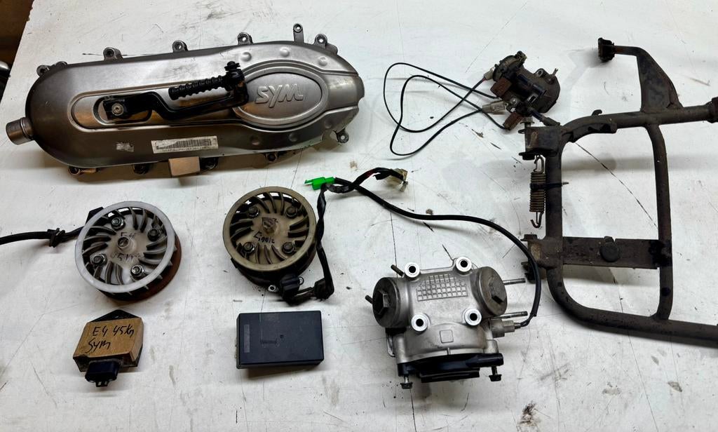 Verschillende onderdelen Sym Fiddle 2 / Orbit 2, Fietsen en Brommers, Brommeronderdelen | Scooters, Gebruikt, SYM, Blok, Ophalen of Verzenden