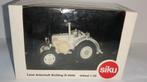 Modèles SikuHMT 2 Lanzen D9506 blanc, jaune Hanomag R45 Expo, Hobby & Loisirs créatifs, Voitures miniatures | 1:32, SIKU, Enlèvement ou Envoi