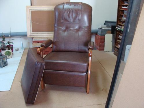 Ancien fauteuil relax brun avec coussin rehausseur, vintage, Maison & Meubles, Fauteuils, Comme neuf, Cuir, 50 à 75 cm, 75 à 100 cm