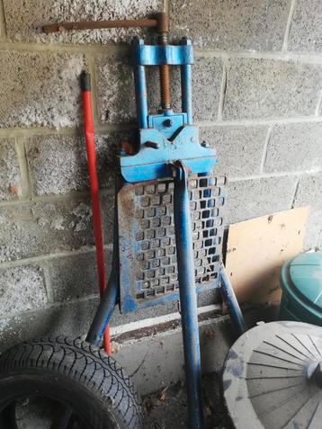 Etau sur pied, Bricolage & Construction, Enlèvement, Utilisé