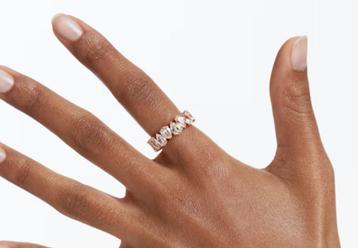 Swarovski ring maat 55 beschikbaar voor biedingen