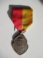 Médaille Ville de Liège 4x3 cm t totale 8,5 cm bon état 25e, Verzamelen, Militaria | Algemeen, Ophalen of Verzenden