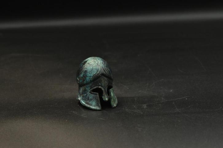 Bronzen miniatuur helm, Antiek en Kunst, Antiek | Brons en Koper, Brons, Ophalen of Verzenden