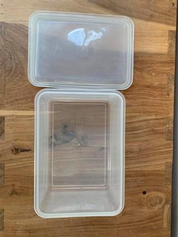 grote doos tupperware  - beschikbaar voor biedingen
