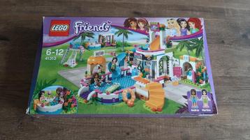 Lego Friends Heartlake zwembad beschikbaar voor biedingen