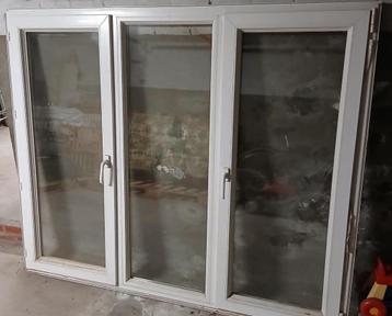 Groot wit raam 185x153 beschikbaar voor biedingen