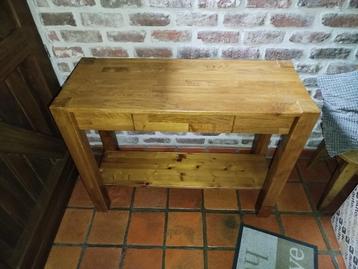 Bijzettafel beschikbaar voor biedingen