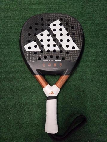 Adidas Metalbone Carbon beschikbaar voor biedingen