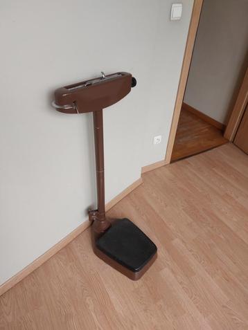 Balance / pèse-personne médical mécanique "vintage" beschikbaar voor biedingen