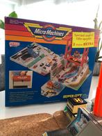 Micro Machines 1988 Super City toolbox + 20 voert + doos, Hobby en Vrije tijd, Ophalen of Verzenden, Gebruikt, Diorama