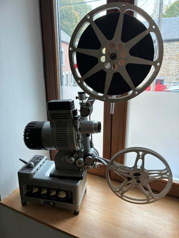 Ancien projecteur 16mm beschikbaar voor biedingen