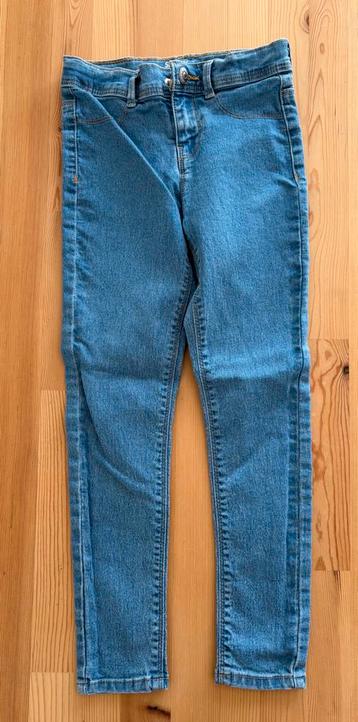 Lot de vêtements pour fille 8 ans beschikbaar voor biedingen