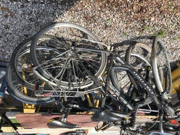 Vélo en stock + pièces en occasion LIQUIDATION urgente beschikbaar voor biedingen