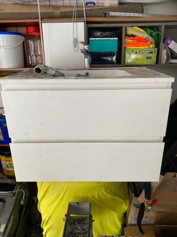 Badkamerkast met lavabo en kraan, met 2 lades beschikbaar voor biedingen