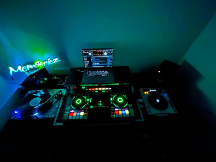 ROLAND DJ-808 Dj controller, Muziek en Instrumenten, Dj-sets en Draaitafels, Gebruikt, Dj-set, Overige merken, Ophalen