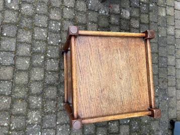 Bijzettafeltjes  beschikbaar voor biedingen