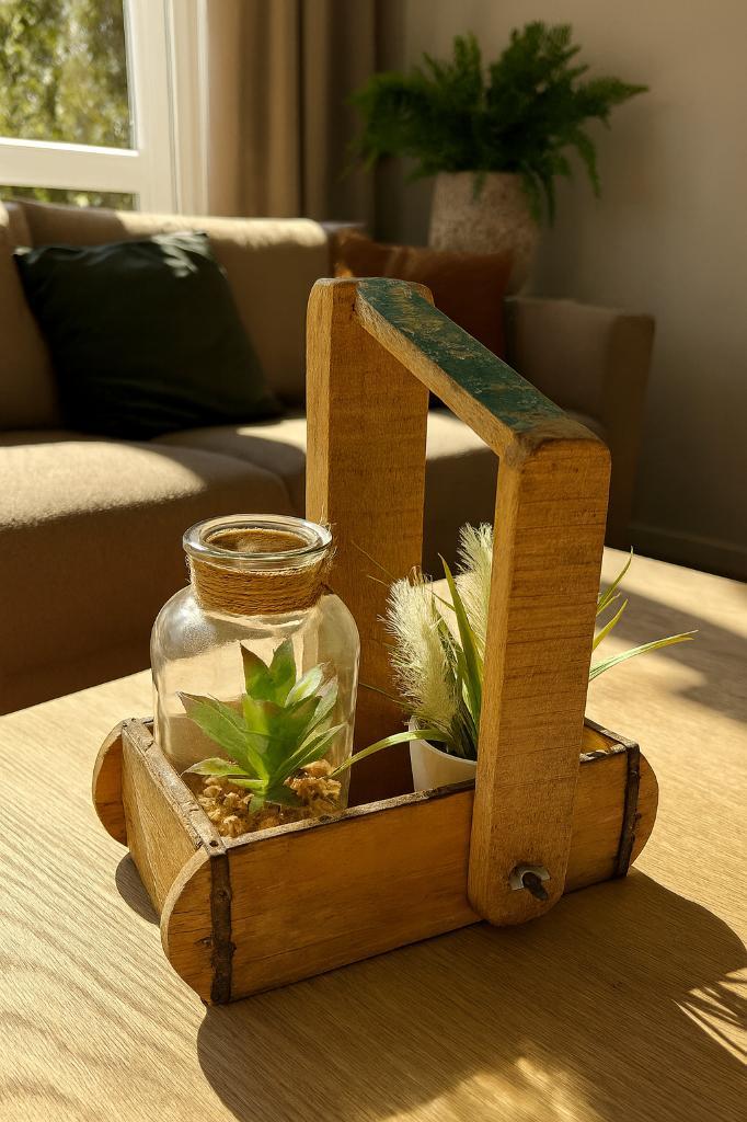 Antiek houten draagkrat met plantjes • uniek stuk, Huis en Inrichting, Woonaccessoires | Kisten, Gebruikt, Minder dan 50 cm, Minder dan 50 cm