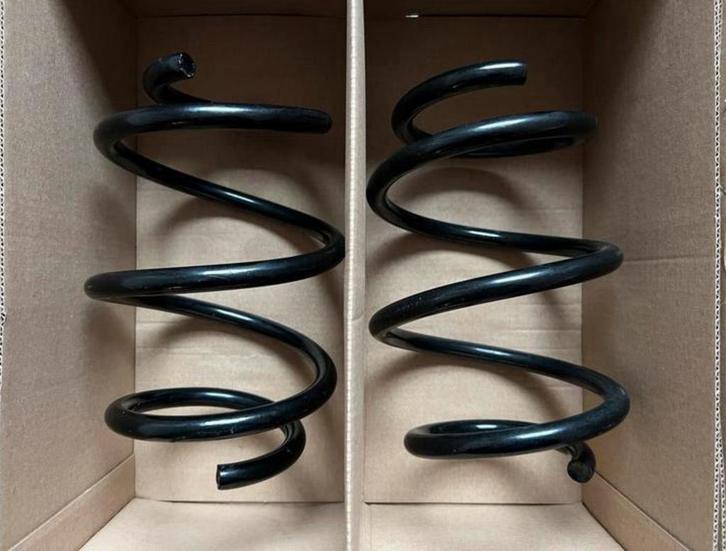 BMW M3 Competition G80 OEM voorste veren/spiralen, Auto-onderdelen, Ophanging en Onderstel, BMW, Gebruikt, Ophalen of Verzenden