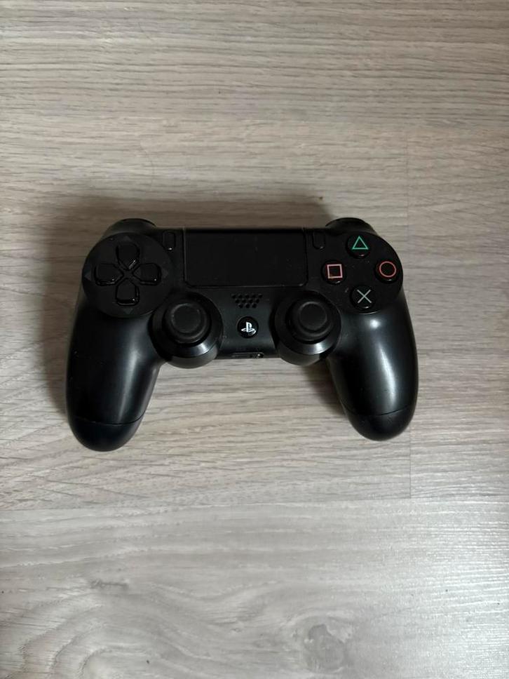 PS4 zwarte controller, Games en Spelcomputers, Spelcomputers | Sony Consoles | Accessoires, Zo goed als nieuw, PlayStation 4, Controller
