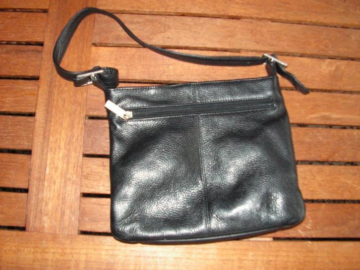 Handtas merk CRINKLES in zwart leder., Handtassen en Accessoires, Tassen | Damestassen, Zo goed als nieuw, Handtas, Zwart, Ophalen of Verzenden