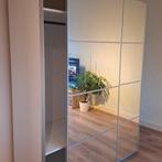 Tweedelige IKEA kledingkast met spiegel-schuifdeuren, Huis en Inrichting, Kasten | Kleerkasten, Ophalen, Gebruikt, 100 tot 150 cm