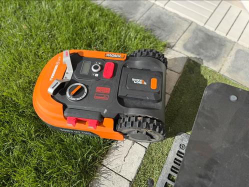 Worx Landroid WR165E robotgrasmaaier + accessoires, Tuin en Terras, Robotmaaiers, Gebruikt, Minder dan 20 cm, Met regensensor