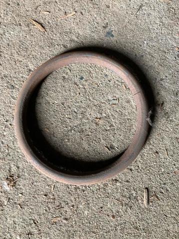 Metalen ringen beschikbaar voor biedingen