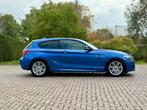 BMW 118i M-pakket uit 2014, Auto's, 4 zetels, 4 cilinders, Blauw, Alcantara