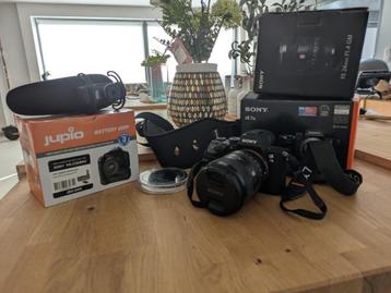 Sony A7 III + Obj. 24mm f/1.4 + accessoires COMME NEUF, Enlèvement, Comme neuf, Reflex miroir, Sony