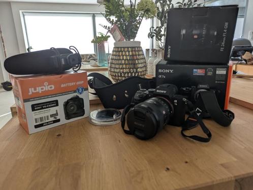 Sony A7 III + Obj. 24mm f/1.4 + accessoires COMME NEUF, Audio, Tv en Foto, Fotocamera's Digitaal, Zo goed als nieuw, Spiegelreflex