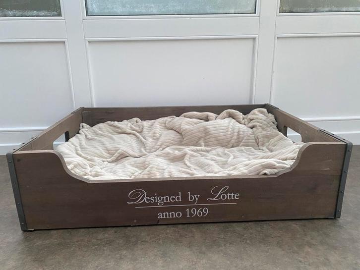 Te koop: Designed by Lotte hondenmand z.g.a.n., Dieren en Toebehoren, Hondenmanden, Zo goed als nieuw, Ophalen