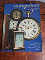 livre sur les horloges ancienne en neerlandais, Antiquités & Art, Enlèvement ou Envoi